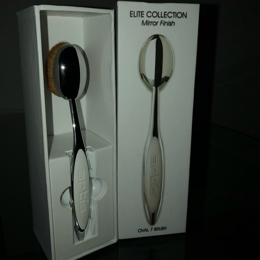 Artis Oval 7 Brush